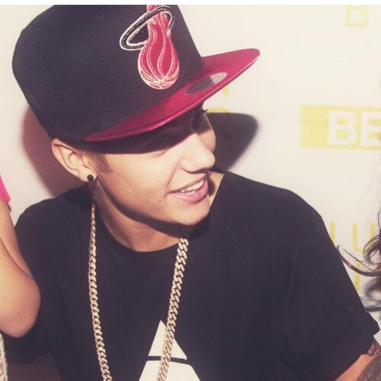 follow @bieberxbloom