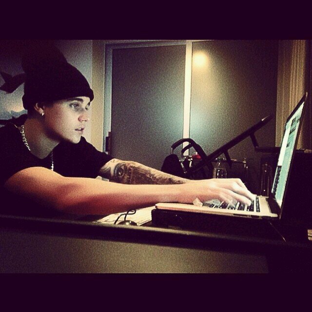 ♕ i love my beliebers so much . you guys r my life
and i will never leave you . you r only mine . im so
grateful to do what i do . thanks guys . swag ♕