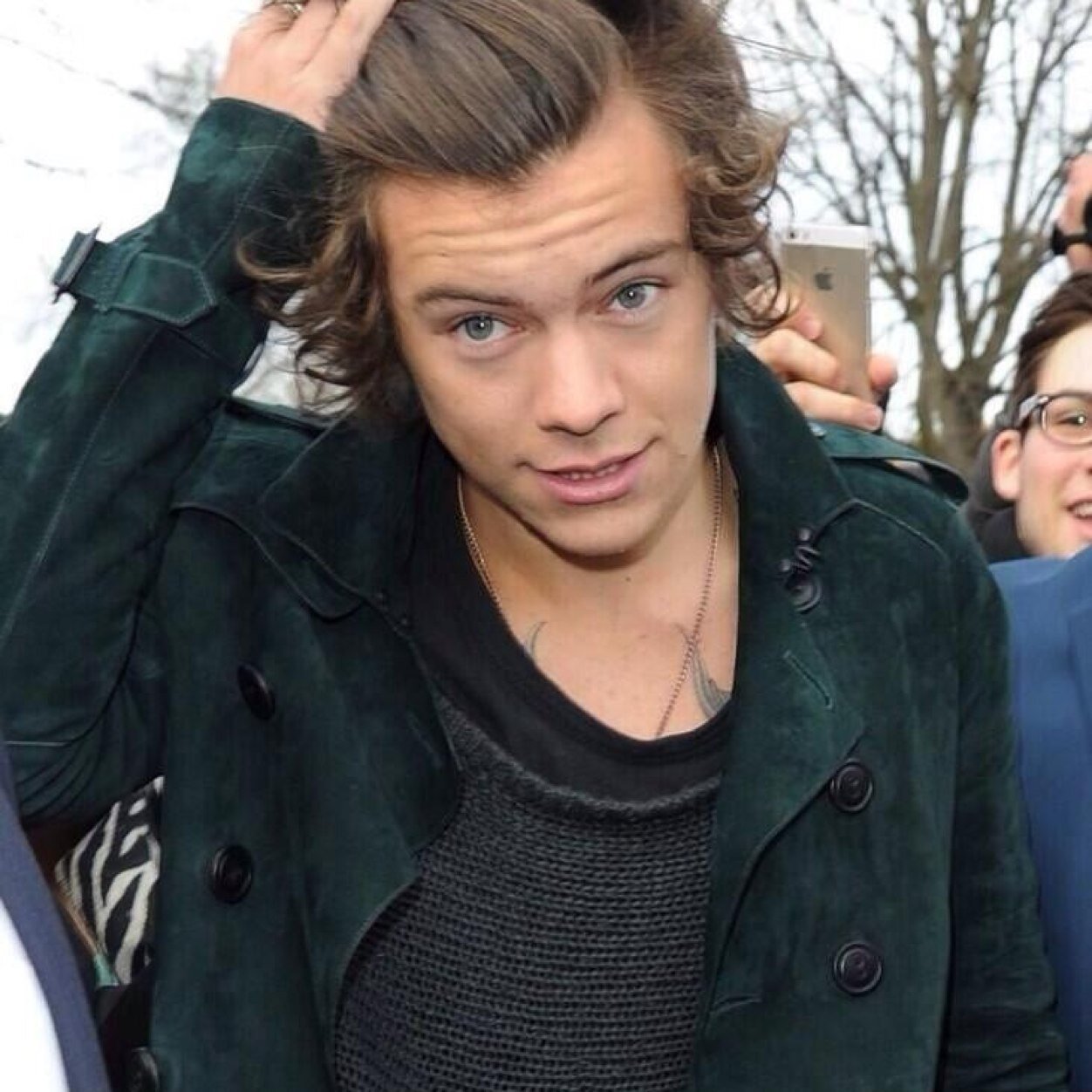 Hello free follow bc ur fab but follow @gigglesxhemmo for another follow back ily thanks (: