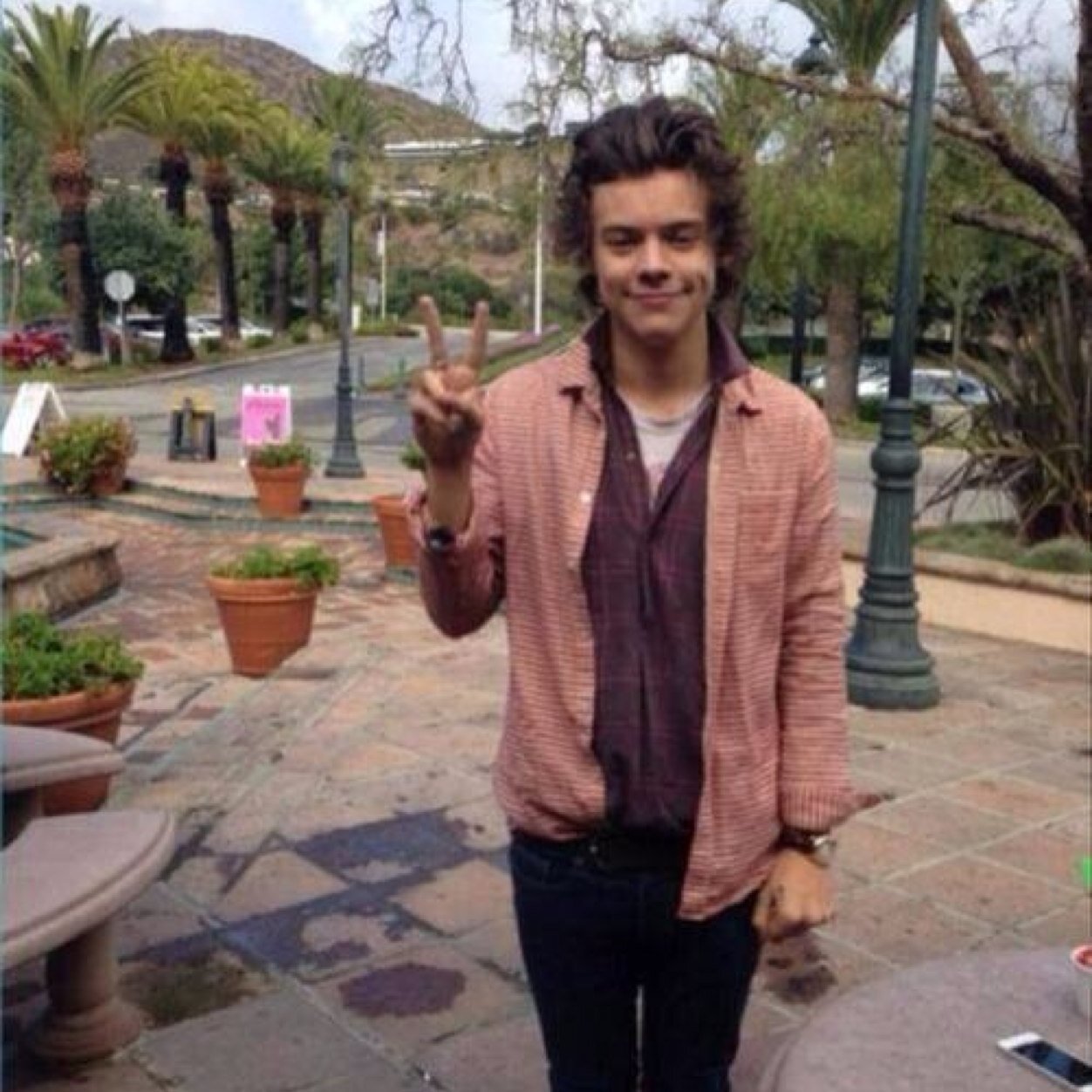 louissaved3's profile picture. FREE FOLLOW :) please please follow me on @babypinkhoran and get me to 10K by my birthday!! Ifb just ask!