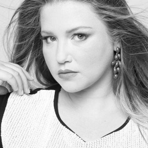PLUS SIZE MODEL