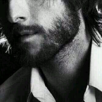 آتَملَملُ إلىْ فُرآشيْ .. بآحثاَ عنْ مكآنٍ ضَيقْ .. أخرجُ منهُ إلىْ ذآتىْ .. إلىْ المرأةِ التىْ أحتَآجُهآآ .. عُنوآناَ لحيآتىْ !*