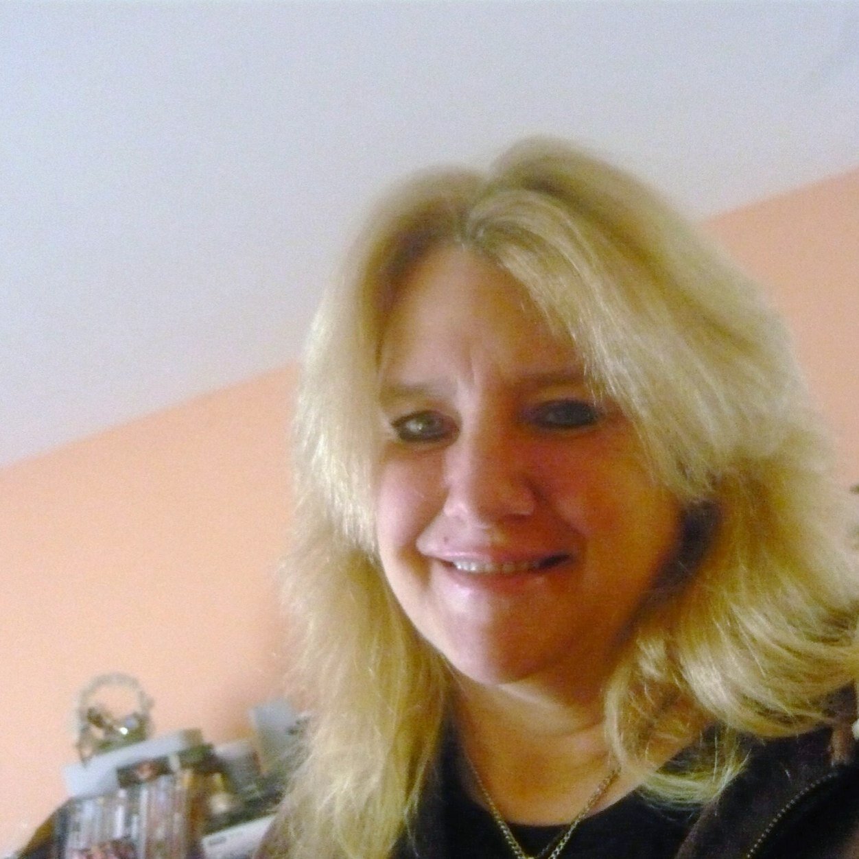 Loves Ellen Degeneres, Cher, GH, Dallas Cowboys #1 team in NFL, & NY Yankees I WILL get to Meet Ellen and Cher one day!its on my bucket list!