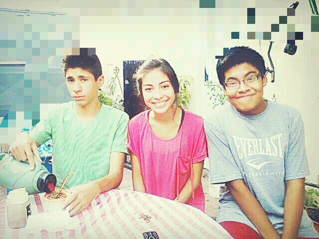 tengo un canal de youtube te invito a sonreir