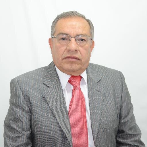 Pensionado del Magisterio Colombiano, con 45 años al servicio de la Educación Pública,36 de ellos como RECTOR en diversos colegios de Caldas. Merecido descanso.