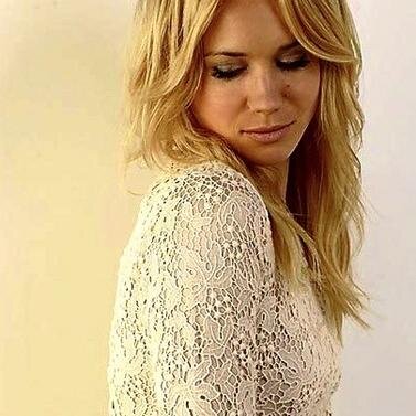 23.Hermana de Lucia y Sam. No confio en nadie. Cuando quiero algo, lo consigo, sea como sea. En el fondo buena persona.