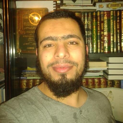 يا واقف أمام قبري ..
لا تتعجب من أمري ..
بالأمس كنت مثلك..
وغدا سوف تكون مثلي..