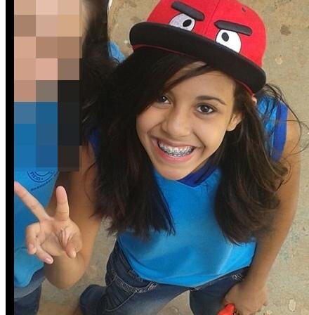 Jogo Bola -_- , Sou meio que uma menina que nn curte muito oq as mina curte .. Sou mina so que diferente kkkk
Deeeus *u*