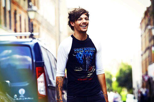 hey I am louis I am funny and sweet  I love soccer I love my bf @HarryStylesBU59 taken  friend is @HazTheInnocent  rp  bi