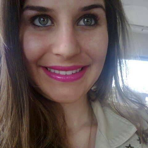 ~ Quer uma dica? Sorria. Sorria hoje, amanhã, e depois. Sorria sempre, com ou sem motivos. E principalmente, sorria para ser Feliz..