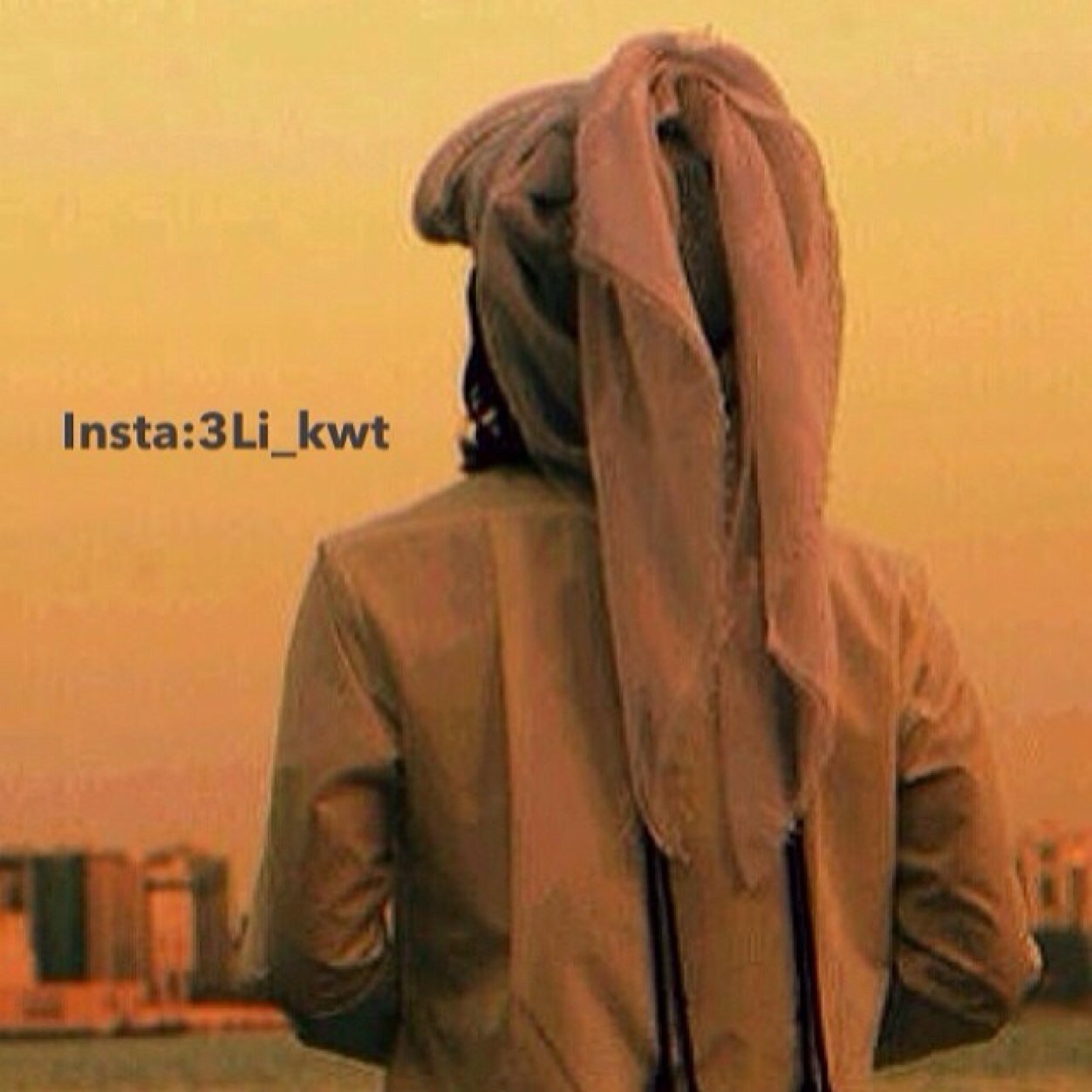 ايه احبگ من هنا اليا هناگ
و ايه احبگ گثر قطرات المطر

ودي اترگ هالبشر و ابقى معاگ
و أنبسط و أعيش لذات العمر 

شاآعر و متذوق للشعر ❤️


Instagrame~ __a5l5