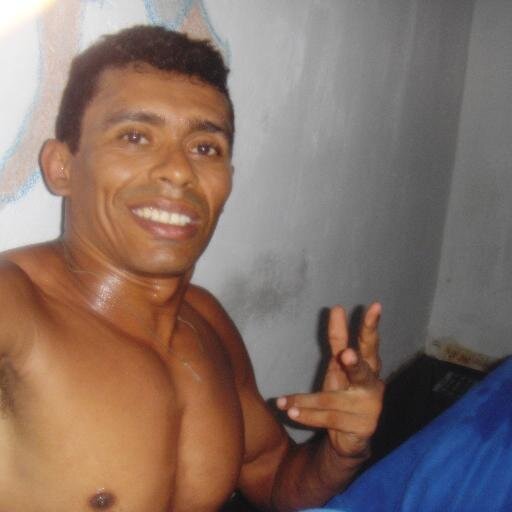 Sou téc em informática e atleta de jiu jitsu á 10 anos.
 Gosto da minha familia,amigos e minha gata!!!