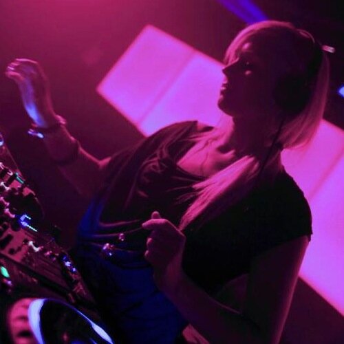 Oslo-based DJ/Producer 

http://t.co/c2ITJCrcPk - http://t.co/JKUCXPNSPb