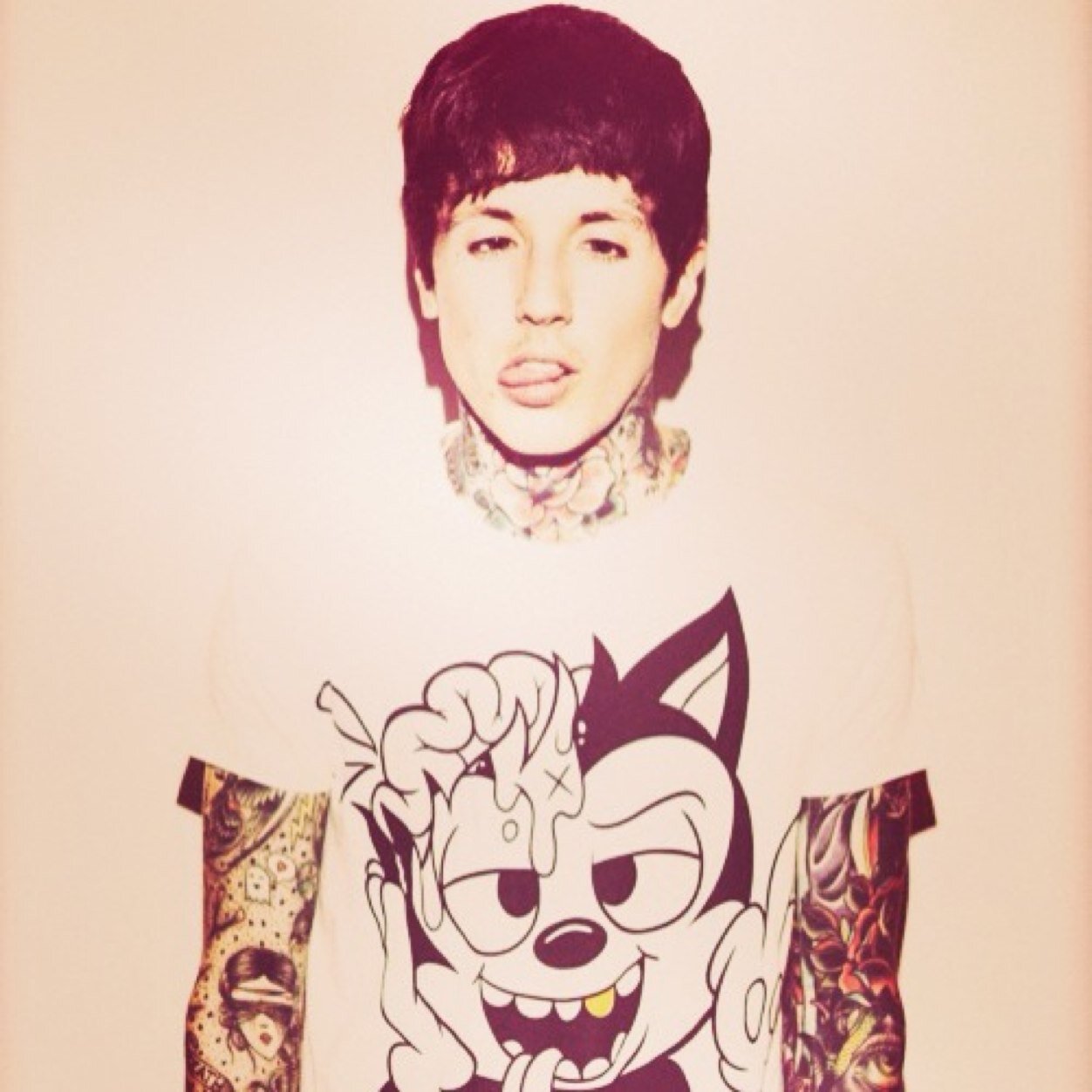 Bring me the horizon fan page, follow for purely BMTH tweets! *MOSTLY PICTURES*