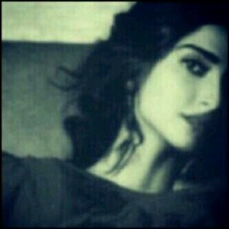 ﺱَ ﺍﻛﻮﻥ ﺗﻠﻚ ﺍﺍﻟﻤﺠﻨﻮﻧﻪ ﺍﻟﺘﻲ ﻋﺒﺜﺖَ ﺑﻚ ﺣﺘﻰّ ﺍﺧﺬﺗﻚ ﻣﻨﻚ ، ﻭﺣﺘﻰّ ﺍﻏﺮﻗﺘﻚ ﻓﻲ ﺟُﻨﻮﻥ ﺑحري