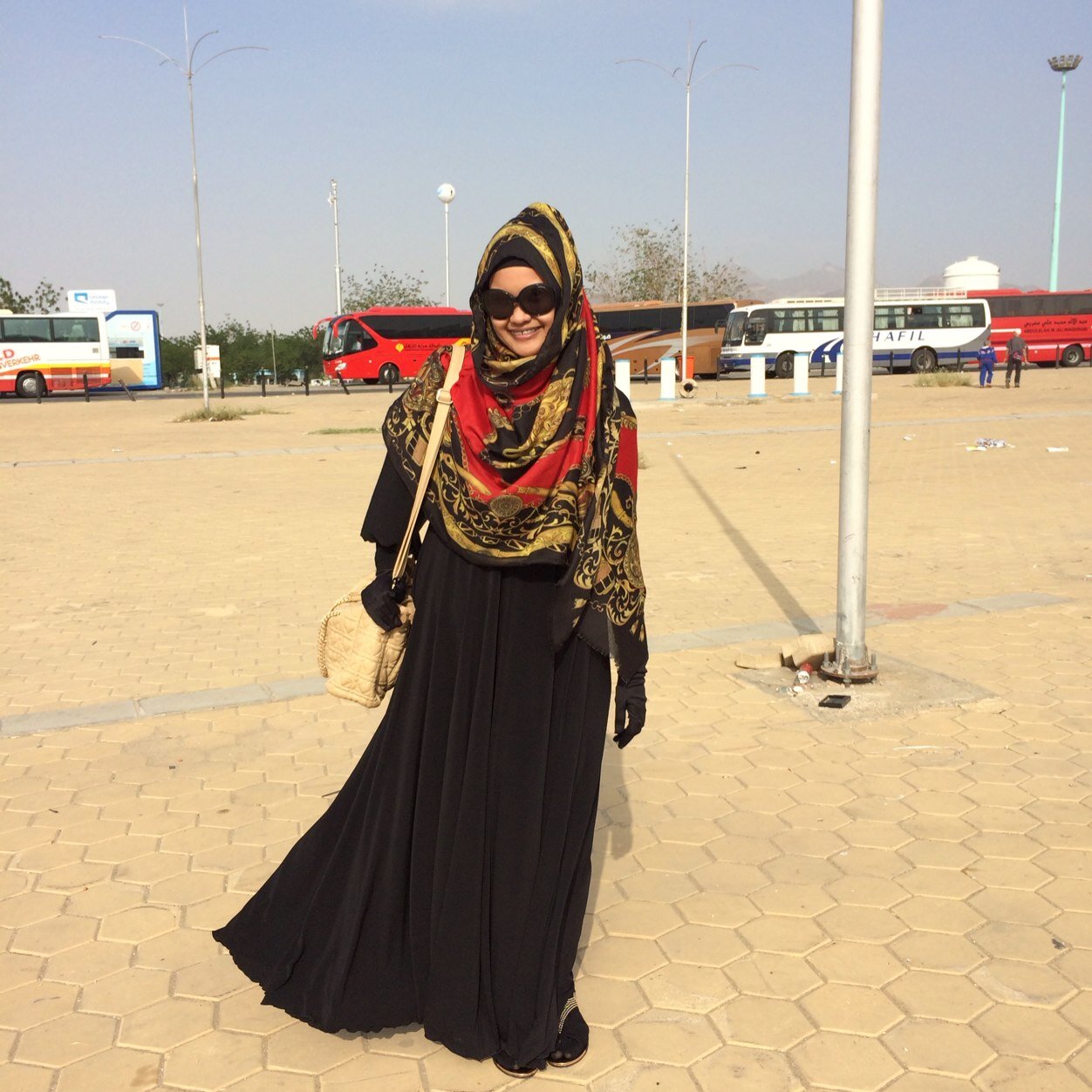 Mrs.Riswan Idris-ghaissan's mom-medstud- purple lovers.