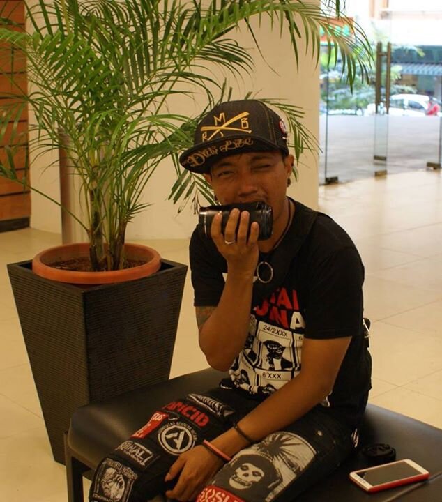 totalchaos524's profile picture. what the FUCK..??