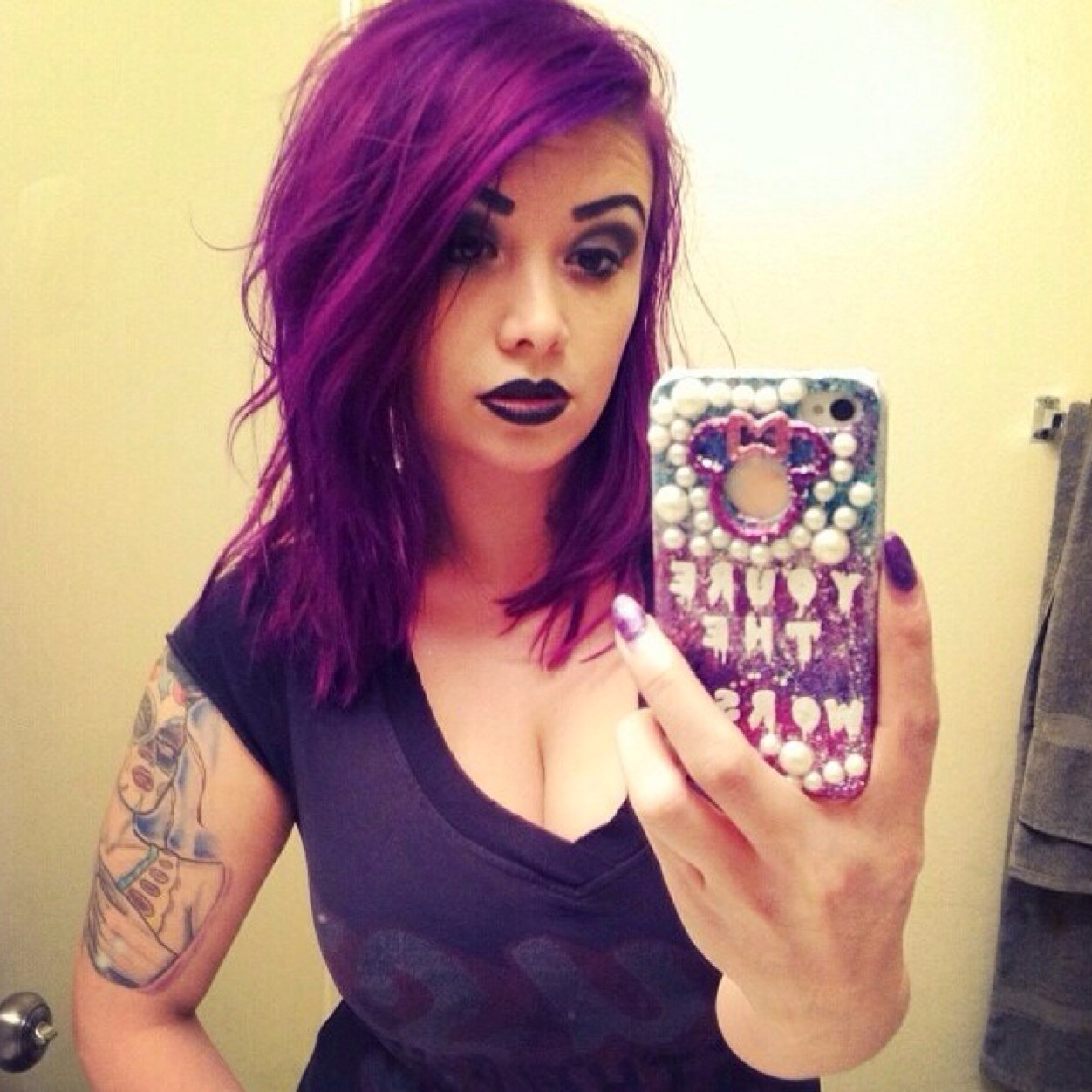 I'm Nicole aka Nikie. I love hanging with my family and friends.. Roleplayer!!