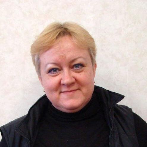 Я свой характер закаляю преодолением преград, упорно циркулем рисуя квадрат.