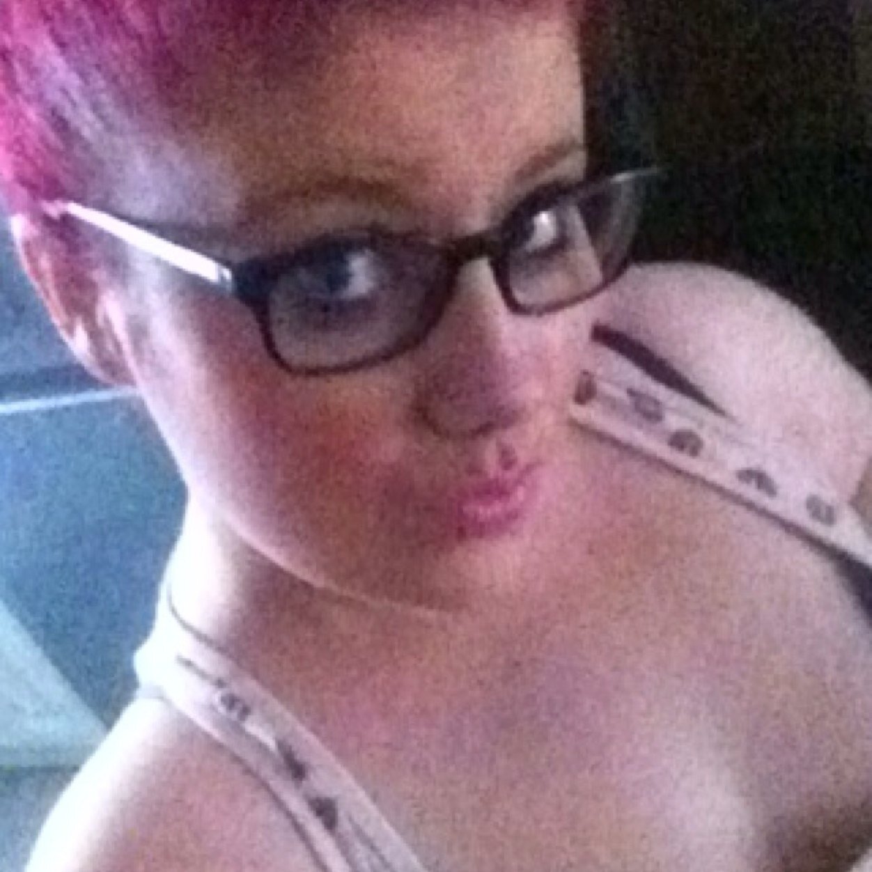 belibertillidie's profile picture. KiRsTy ShEfFiElD 20 single and readi to mingle ;)