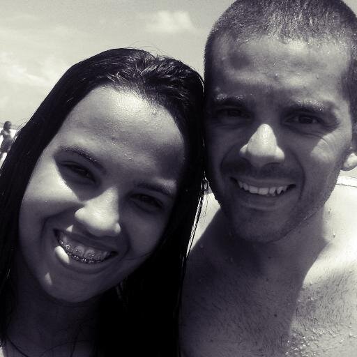 Amo a Deus acima de todas as coisas. Casada. Acadêmica em enfermagem. Amo minha família !  #Happy #happy  ;)