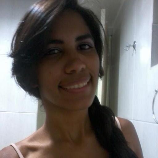- A arma dos fracos é criticar os fortes. A arma dos fortes, é ignorar os fracos.