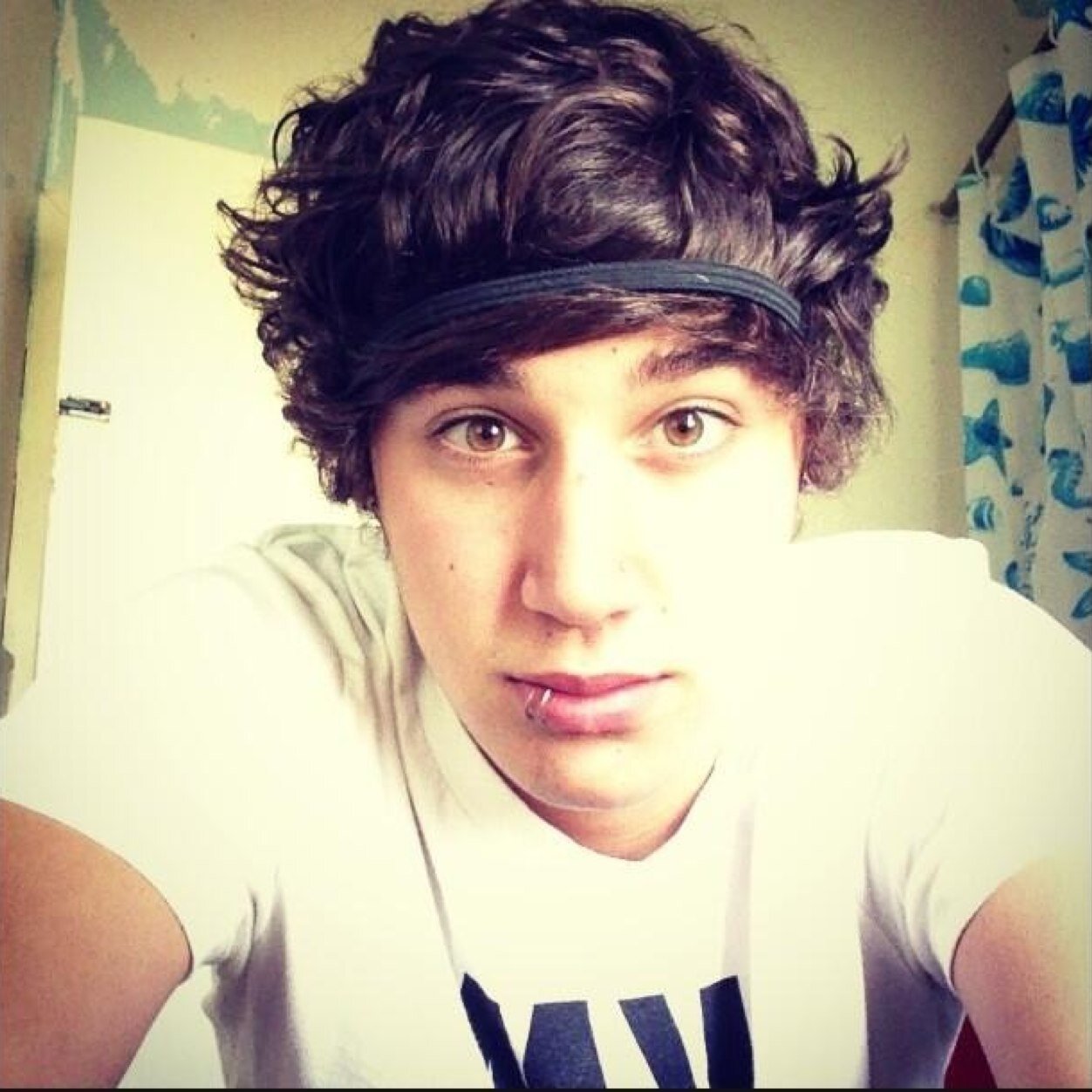 ☪..15... ♫..Singer...❦..Dont put people down, to make yourself feel better...♂..Janoskians❢Independent, Confident.. And don't give a Damn...♡The names Rachelle!