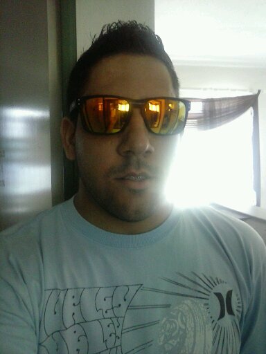 alto 175 de altura , cabelos lisos , meio forte ,