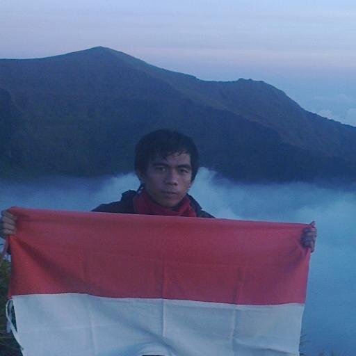 aku adalah kaum marhaen yang menuntut kebebasan atas tanahku, menuntut kemerdekaan atas jiwaku, menuntut ke absahan atas rakyatku