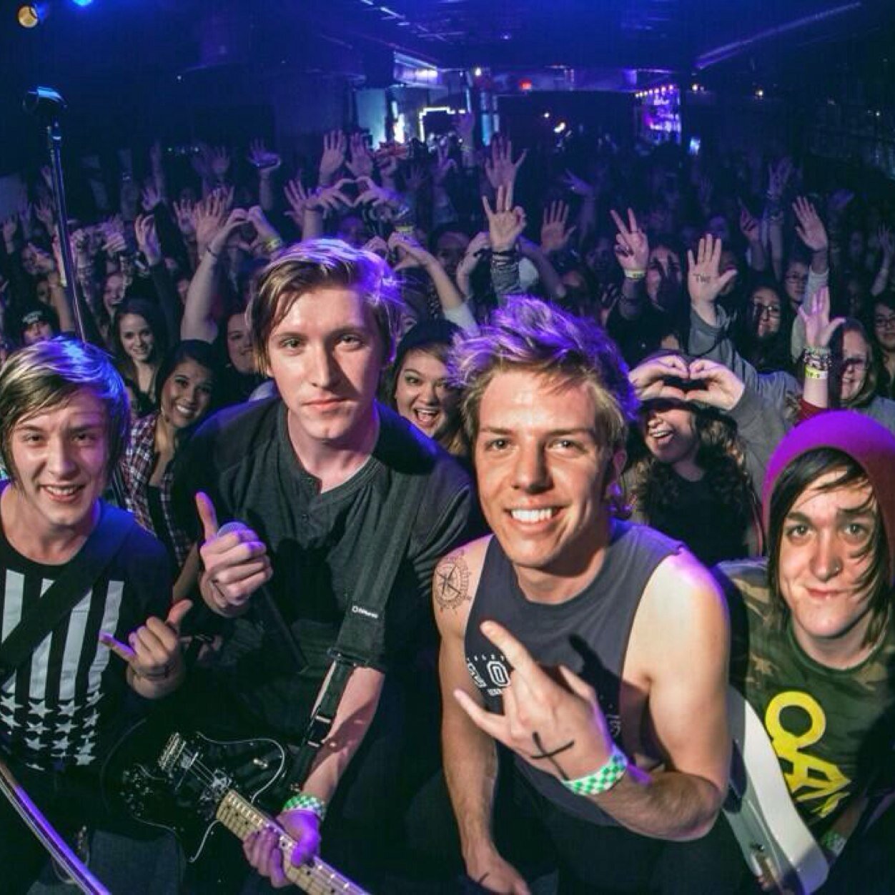 We're here to support the lovely boys of @latenitereading! Check them out! #Squidheads #LNRfamily