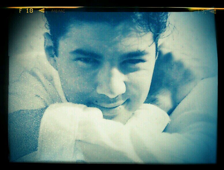 AzulCrisHot's profile picture. No es necesario desear intensamente, no es la intensidad con la que deseas, es con que ligerareza desees y lo INTERESADO que estés en obtener aquello que deseas