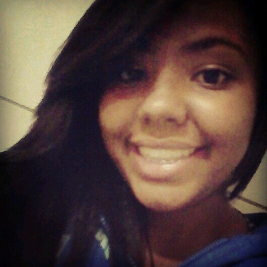 Sou uma
pessoa feliz,
Amo muito a vida 
E dela sou aprendiz; 
Tenho várias paixões,
Mas, como qualquer um,
Possuo imperfeições;