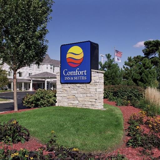 Award Winning Hotel located minutes from Downtown Geneva. 5 miles from Geneva Commons & the Chicago Premium Outlet Mall. Experience our Award Winning Service!