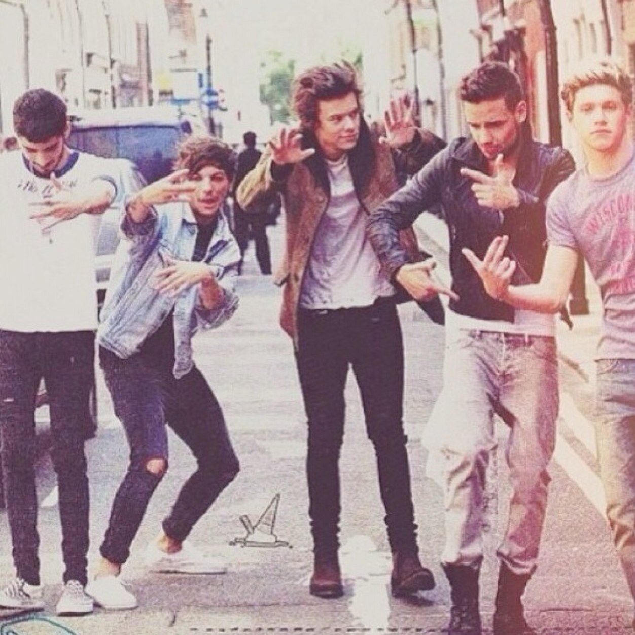 2010-2014
ZaynMalik.
HarryStyles.
LiamPayne.
NaillHoran.
LouisTomlinson.