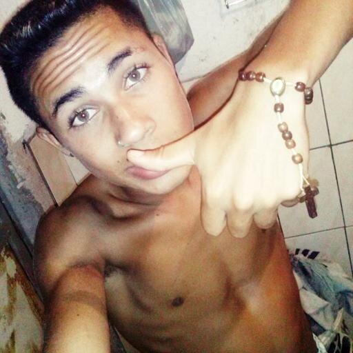 - neem tudo que reluuz é ouuro  
- neem tudo que brilha é diamante @dindymendes minha bê ♥