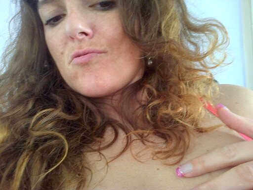 itsme0210's profile picture. webcam model, sport freak(insanity workout),ive got sunshinee, deelneemster @ Kamp_Holland, brown eyed girl, innocent, curly girl