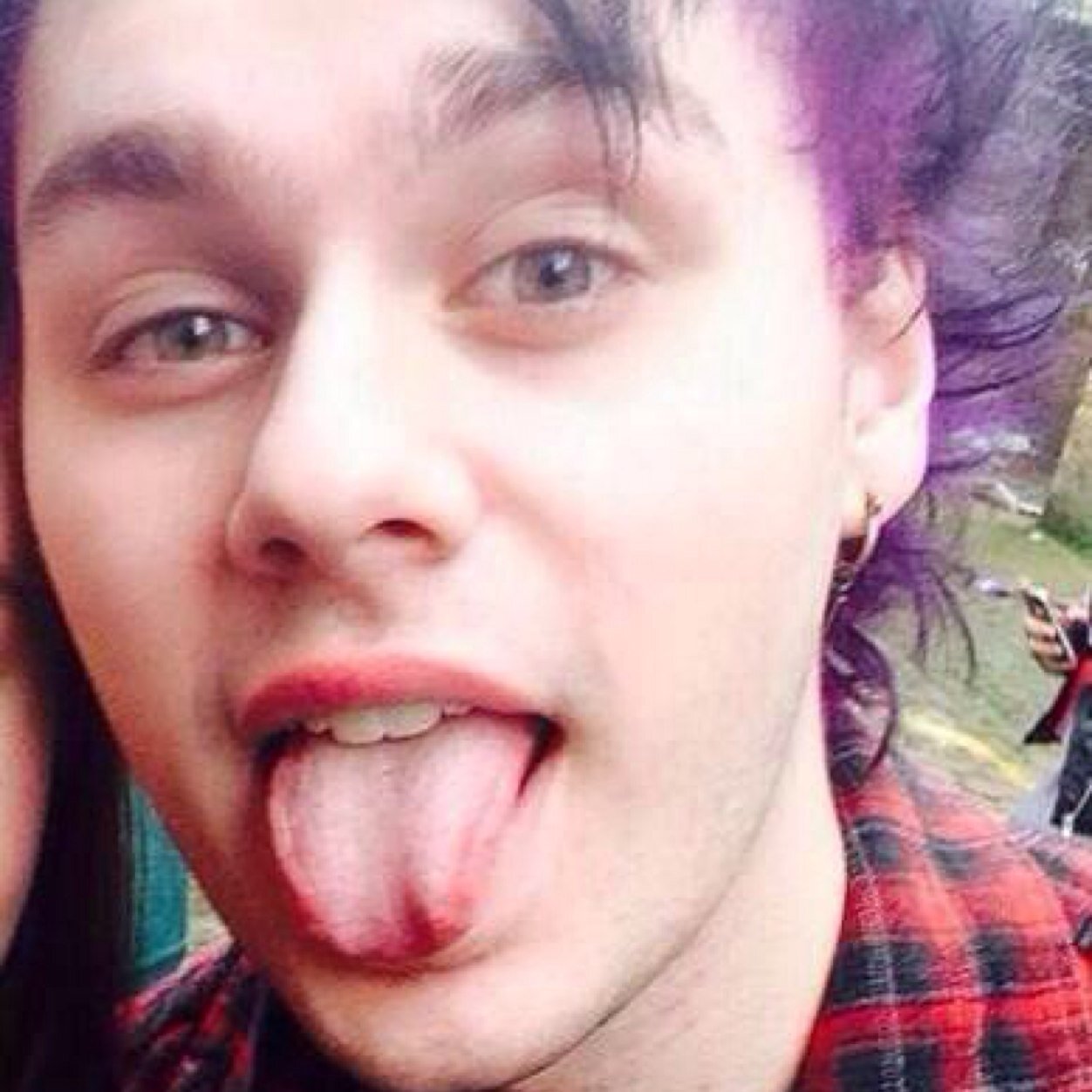you just got a free follow from @ichooseclifford