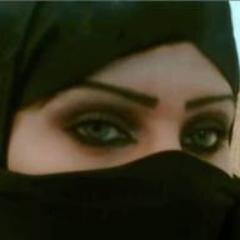 يخاطبُني السفيهُ بكلِ قبح فأكرهُ أن أكونَ له مجيباً....