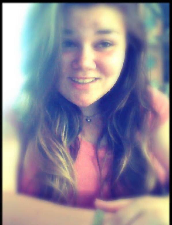 im a sweet funny person who loves to listen to music and like's to go outside!!
