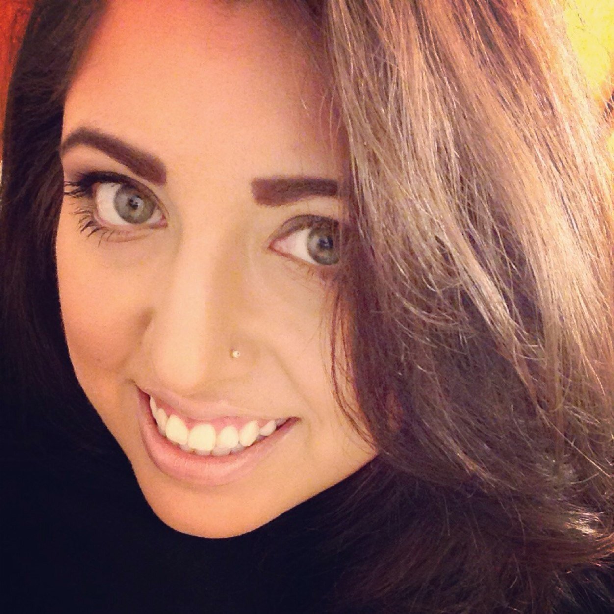 Chef, lover of all things kale right now, lipgloss, and the 60's. Glamorously bohemian, mildly obsessed with eye makeup, latin & arabic music ;)