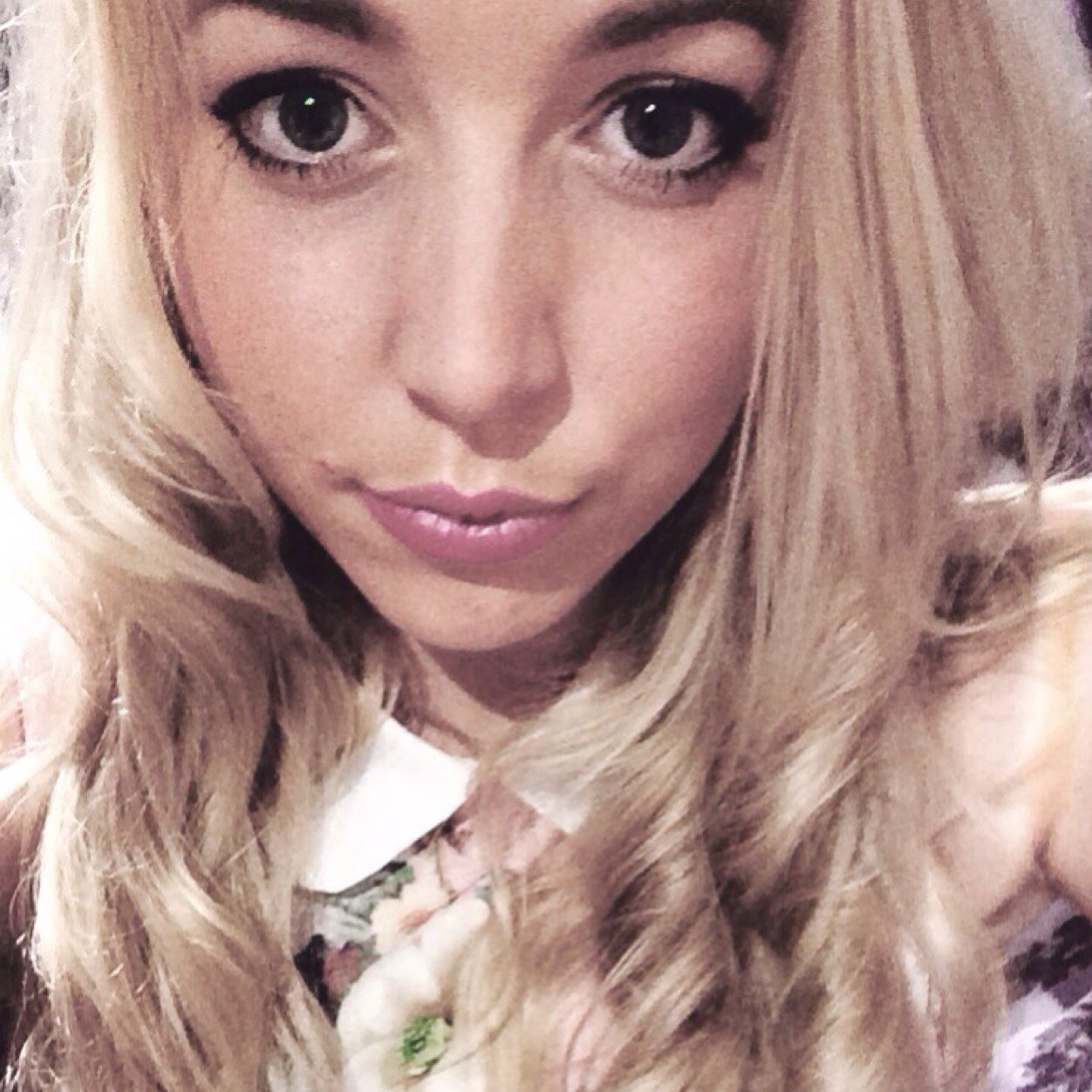 Hollyyyy1's profile picture. To young to know about forever