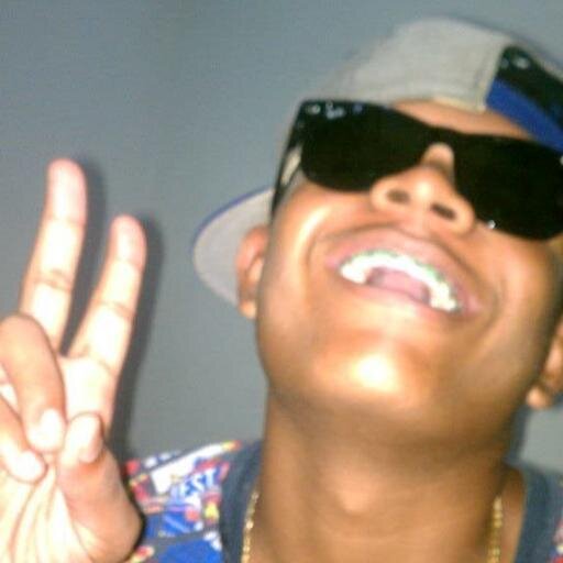 Leozinho é um talento revelação do Campeche, rapper, sangue bom, navega entre todas as formas de expressão musical.