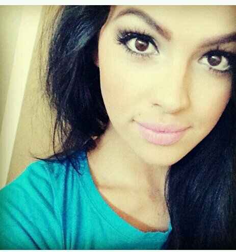 Zehraa20's profile picture. Bir varmış bir yokmuş