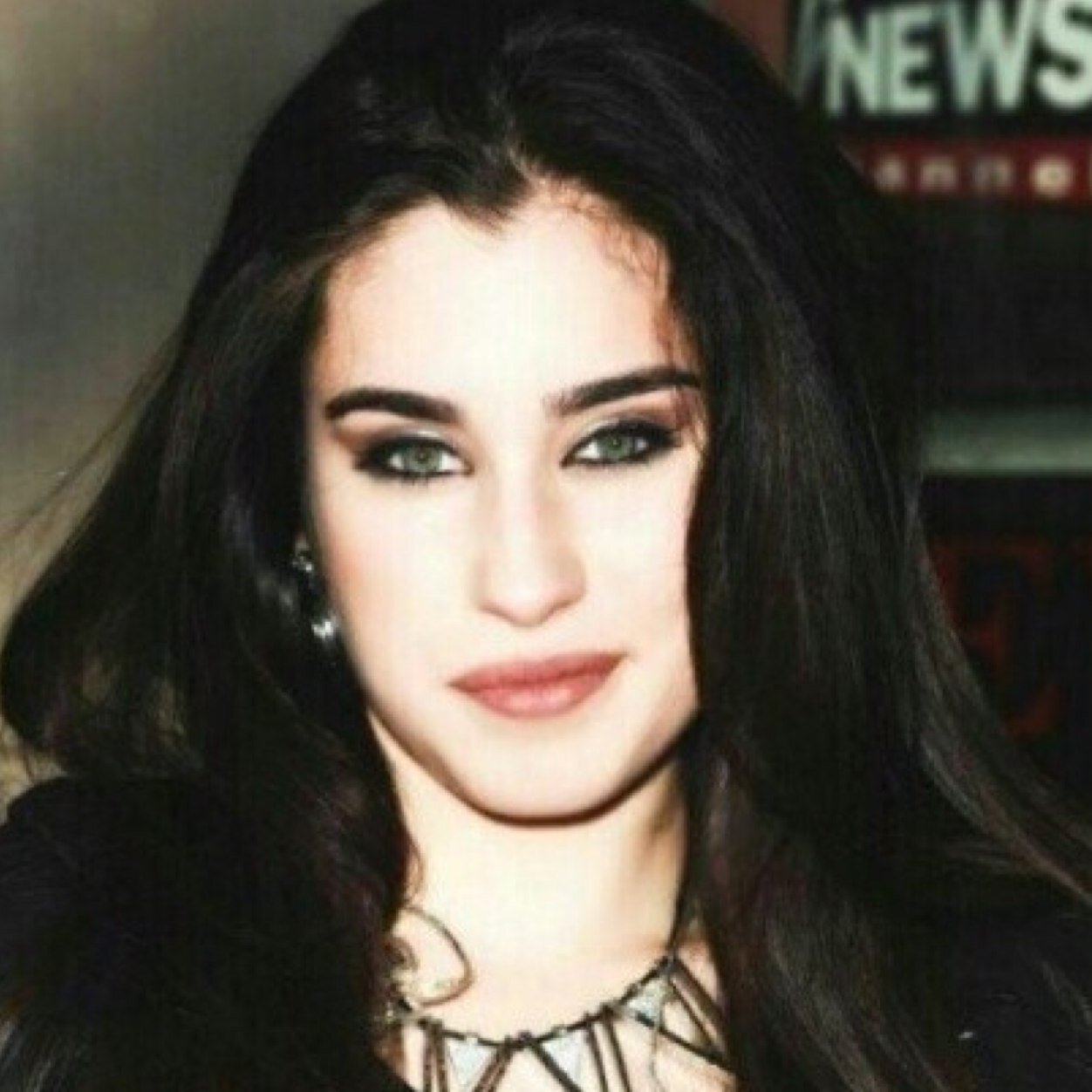 hii this is a free follow from @slaylaurinah please follow her if you dont i unfollow