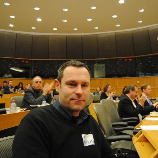 Candidat pour EELV, créateur de jardins et président de l'association j'art d'ain partagé.