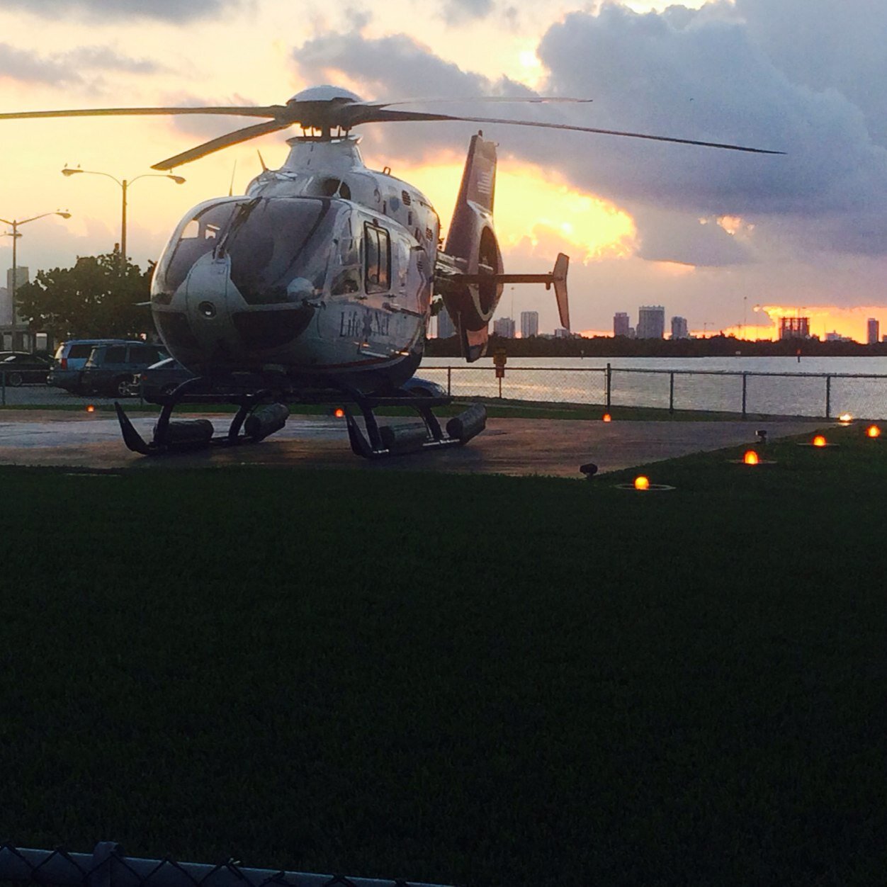 Primero que todo Padre de Familia...Mi Amor mis hijos .. Que delicia de Amor!! Volando en mi Juguete 🚁🚁