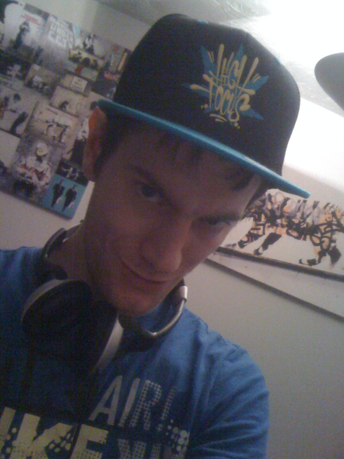 im a dj I mix hard trance, electro swing, prog, psy trance and DNB. I use turntables and CDJs check my mixs here https://t.co/jzSIvbu79o