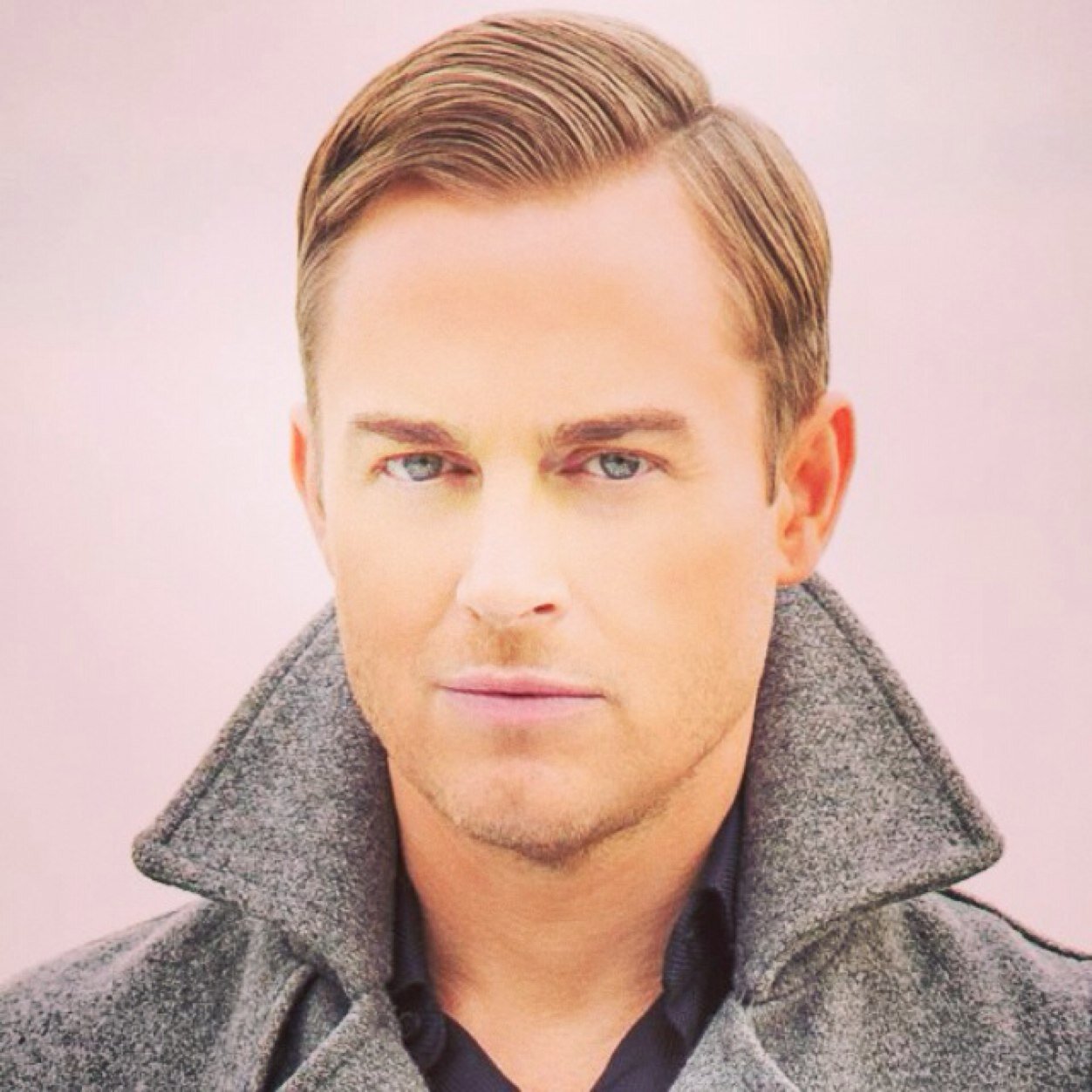 TV Host E! News, Fashion Expert, TV & Radio Personality, The Craig & Robbie Hour http://t.co/HM5VXwPq2T