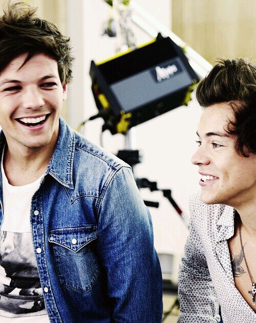 if you follow thanks, also you can follow me here → @larisssa1D I'll follow you back :)