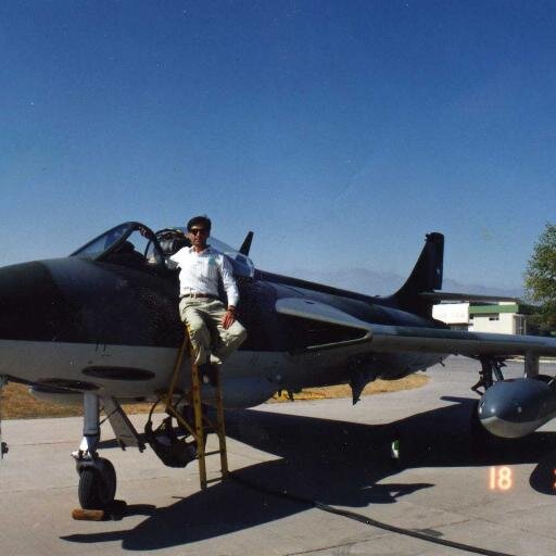Derechito y Patriota Amante de la Aeronáutica, papá soltero gracias a Dios